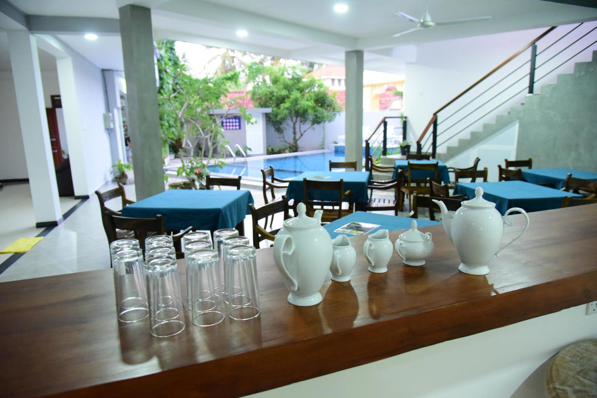 Di Sicuro Tourist Inn Hikkaduwa Exterior photo